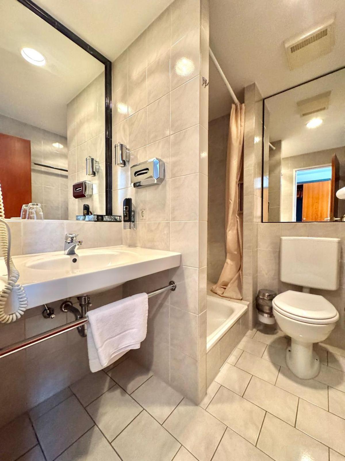 Ar Boutique Hotel Mannheim Bagian luar foto